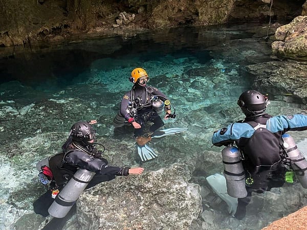 Predive checks - Cave diving training 